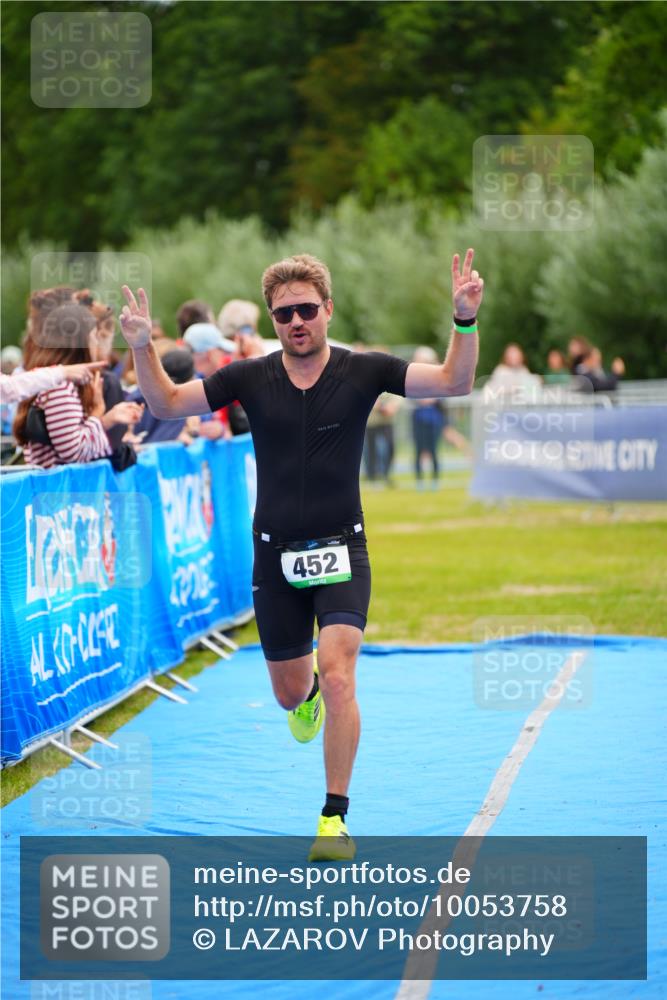30.08.2026 - Elbe Triathlon Hamburg LAZAROV Photography http://msf.ph/oto/10053758 30.08.2026 10:52:03 Ziel 452, 536 meine-sportfotos.de