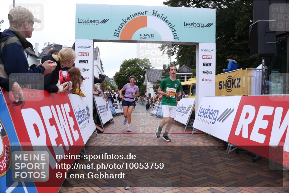 30.08.2026 - Blankeneser Heldenlauf Lena Gebhardt http://msf.ph/oto/10053759 30.08.2026 12:04:43 Ziel 2196, 2333, 2766, 2795, 2811, 2829, 4125 meine-sportfotos.de
