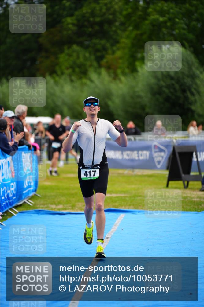 30.08.2026 - Elbe Triathlon Hamburg LAZAROV Photography http://msf.ph/oto/10053771 30.08.2026 10:52:17 Ziel 417 meine-sportfotos.de