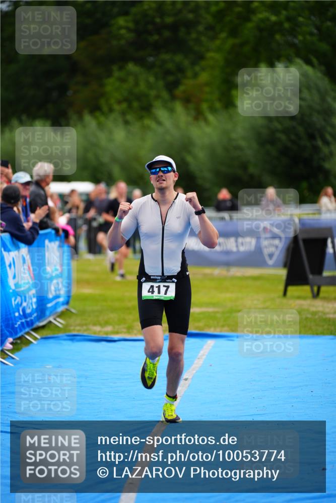 30.08.2026 - Elbe Triathlon Hamburg LAZAROV Photography http://msf.ph/oto/10053774 30.08.2026 10:52:17 Ziel 417 meine-sportfotos.de