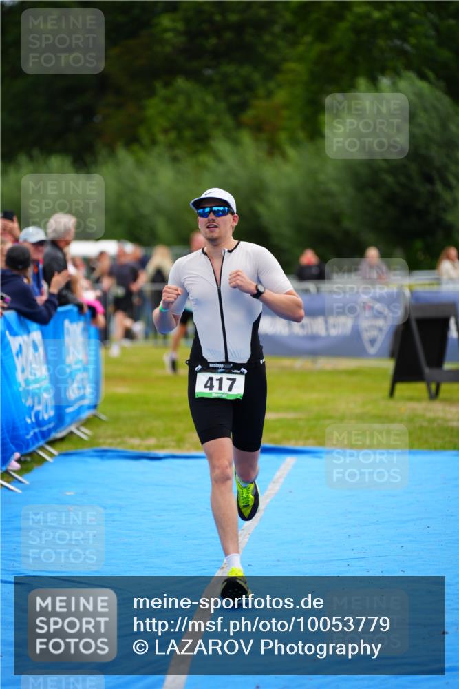 30.08.2026 - Elbe Triathlon Hamburg LAZAROV Photography http://msf.ph/oto/10053779 30.08.2026 10:52:17 Ziel 417 meine-sportfotos.de
