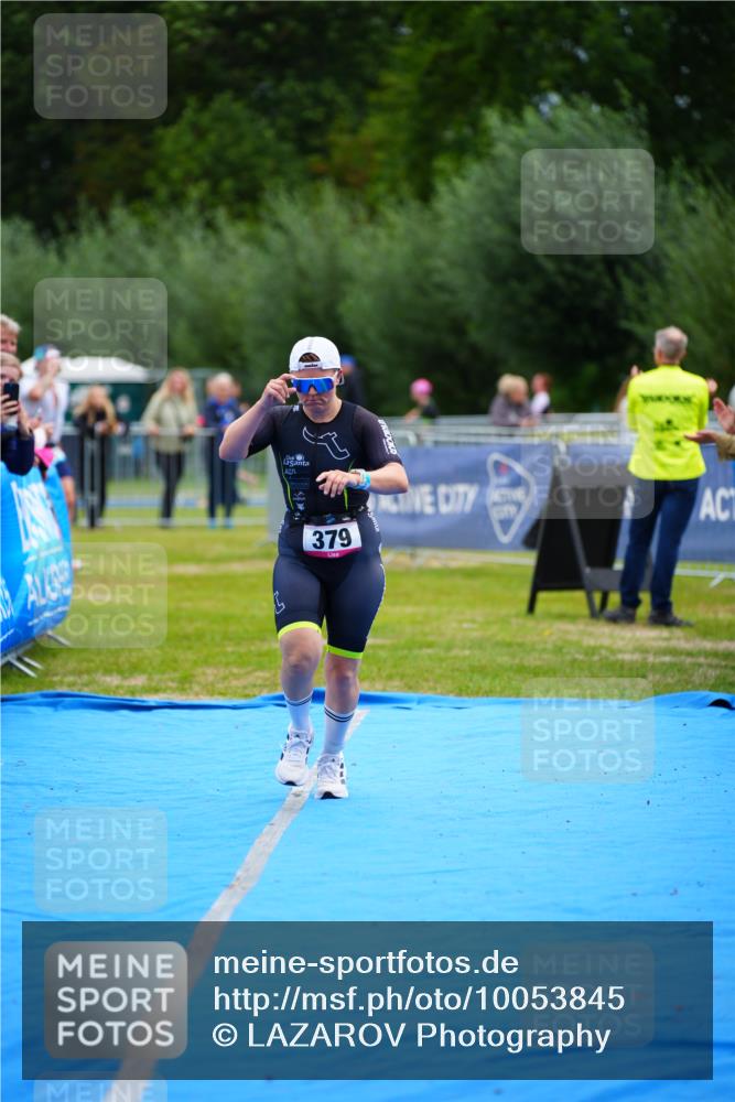 30.08.2026 - Elbe Triathlon Hamburg LAZAROV Photography http://msf.ph/oto/10053845 30.08.2026 10:52:33 Ziel 379 meine-sportfotos.de