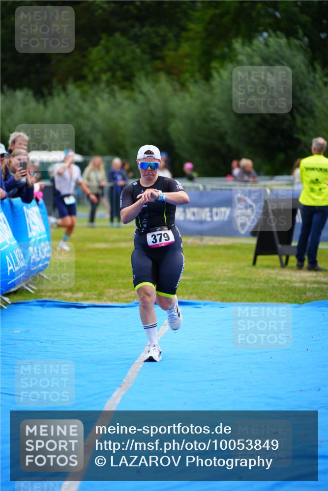 30.08.2026 - Elbe Triathlon Hamburg LAZAROV Photography http://msf.ph/oto/10053849 30.08.2026 10:52:33 Ziel 379 meine-sportfotos.de