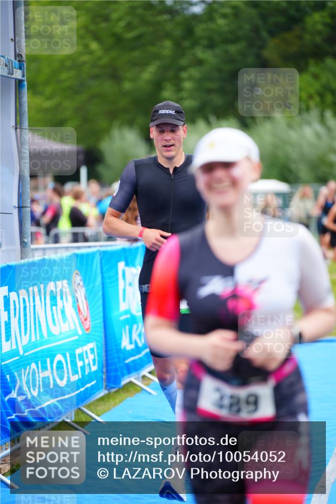 30.08.2026 - Elbe Triathlon Hamburg LAZAROV Photography http://msf.ph/oto/10054052 30.08.2026 10:53:08 Ziel 260, 389, 533 meine-sportfotos.de