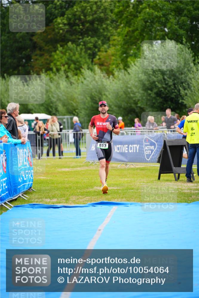30.08.2026 - Elbe Triathlon Hamburg LAZAROV Photography http://msf.ph/oto/10054064 30.08.2026 10:53:36 Ziel 613 meine-sportfotos.de