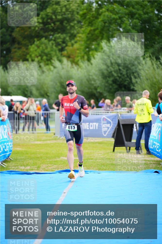 30.08.2026 - Elbe Triathlon Hamburg LAZAROV Photography http://msf.ph/oto/10054075 30.08.2026 10:53:38 Ziel 613 meine-sportfotos.de