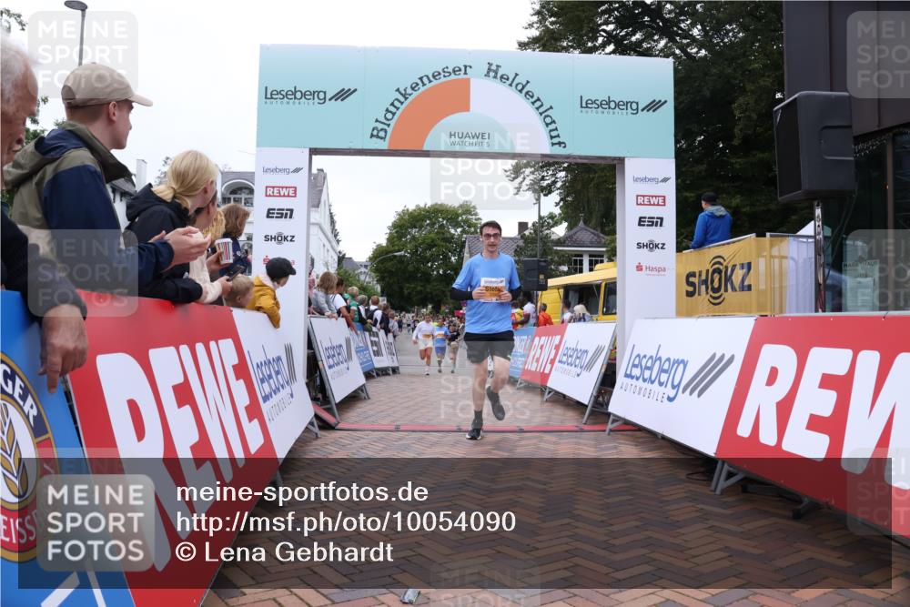 30.08.2026 - Blankeneser Heldenlauf Lena Gebhardt http://msf.ph/oto/10054090 30.08.2026 12:05:34 Ziel 2090, 2428, 2951 meine-sportfotos.de