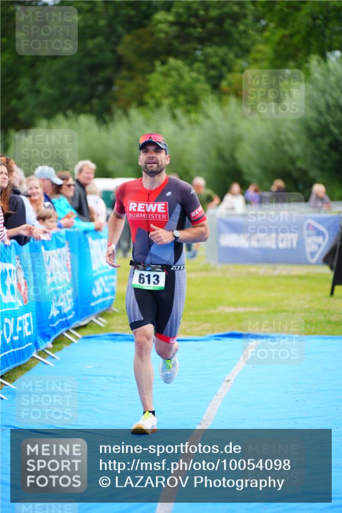 30.08.2026 - Elbe Triathlon Hamburg LAZAROV Photography http://msf.ph/oto/10054098 30.08.2026 10:53:39 Ziel 613 meine-sportfotos.de