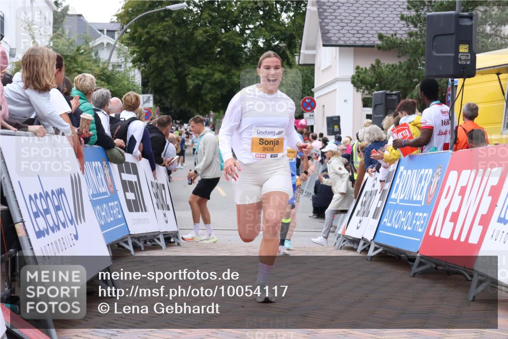 30.08.2026 - Blankeneser Heldenlauf Lena Gebhardt http://msf.ph/oto/10054117 30.08.2026 12:05:36 Ziel 2090, 2195, 2428, 2951 meine-sportfotos.de