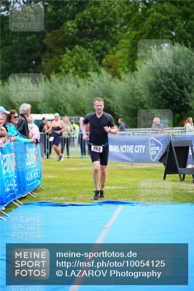 30.08.2026 - Elbe Triathlon Hamburg LAZAROV Photography http://msf.ph/oto/10054125 30.08.2026 10:53:45 Ziel 263 meine-sportfotos.de