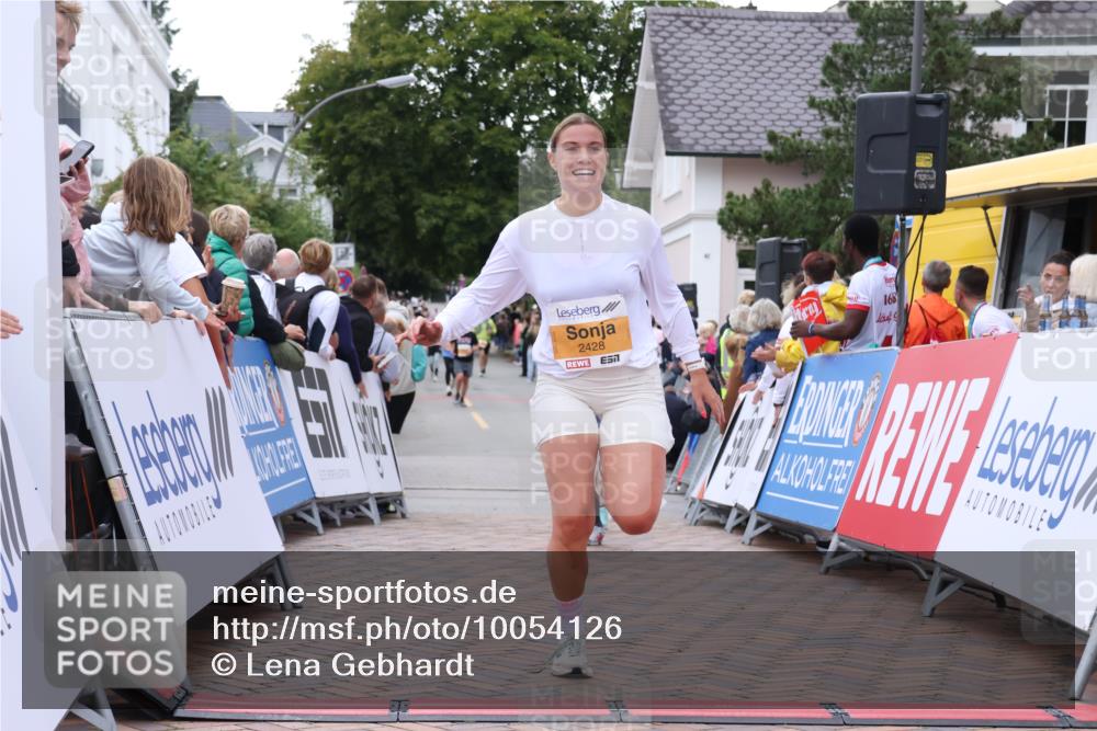 30.08.2026 - Blankeneser Heldenlauf Lena Gebhardt http://msf.ph/oto/10054126 30.08.2026 12:05:36 Ziel 2090, 2195, 2428, 2951 meine-sportfotos.de