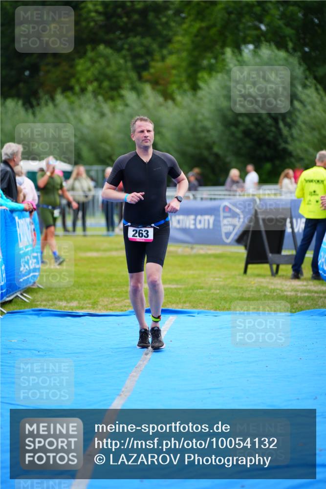 30.08.2026 - Elbe Triathlon Hamburg LAZAROV Photography http://msf.ph/oto/10054132 30.08.2026 10:53:47 Ziel 263 meine-sportfotos.de