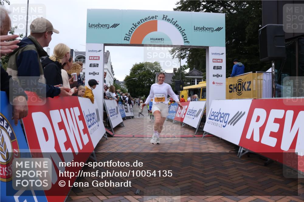 30.08.2026 - Blankeneser Heldenlauf Lena Gebhardt http://msf.ph/oto/10054135 30.08.2026 12:05:37 Ziel 2090, 2195, 2428, 2951 meine-sportfotos.de