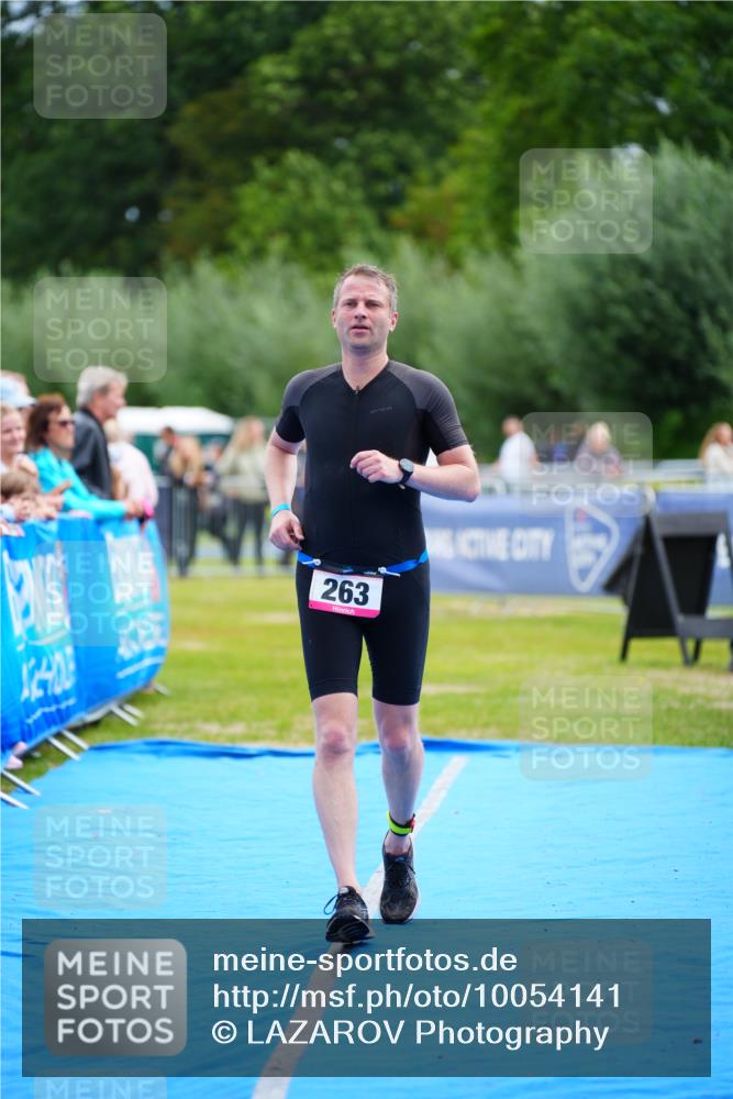 30.08.2026 - Elbe Triathlon Hamburg LAZAROV Photography http://msf.ph/oto/10054141 30.08.2026 10:53:48 Ziel 263 meine-sportfotos.de