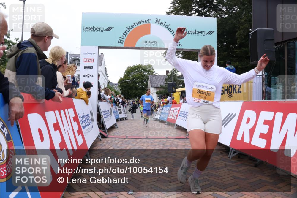30.08.2026 - Blankeneser Heldenlauf Lena Gebhardt http://msf.ph/oto/10054154 30.08.2026 12:05:37 Ziel 2090, 2195, 2428, 2951 meine-sportfotos.de
