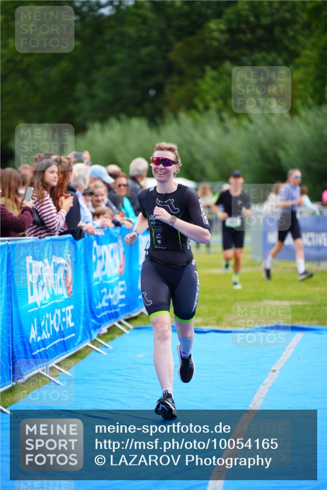 30.08.2026 - Elbe Triathlon Hamburg LAZAROV Photography http://msf.ph/oto/10054165 30.08.2026 10:54:01 Ziel 381, 481 meine-sportfotos.de