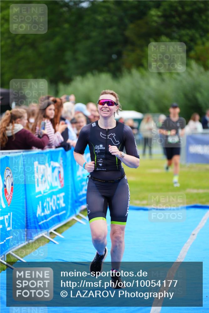 30.08.2026 - Elbe Triathlon Hamburg LAZAROV Photography http://msf.ph/oto/10054177 30.08.2026 10:54:01 Ziel 381, 481 meine-sportfotos.de