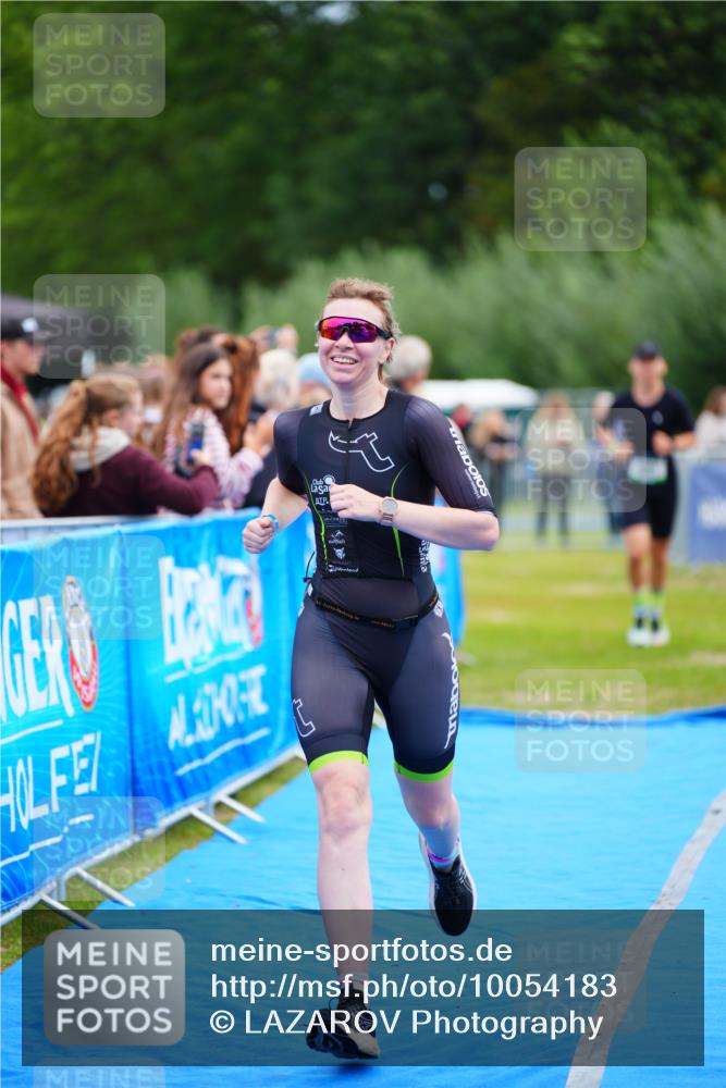 30.08.2026 - Elbe Triathlon Hamburg LAZAROV Photography http://msf.ph/oto/10054183 30.08.2026 10:54:02 Ziel 381, 481 meine-sportfotos.de