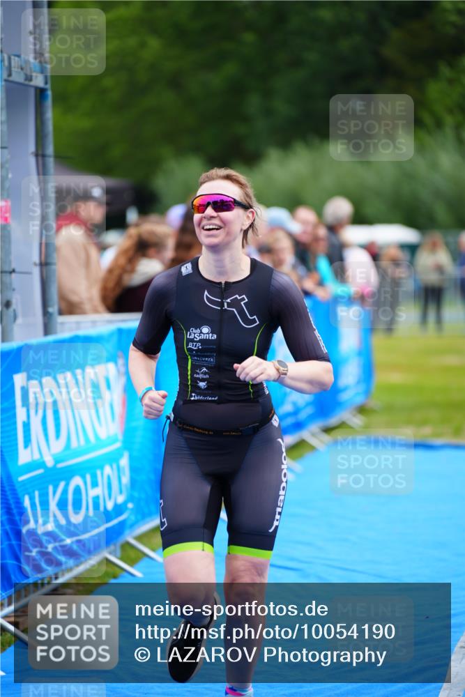 30.08.2026 - Elbe Triathlon Hamburg LAZAROV Photography http://msf.ph/oto/10054190 30.08.2026 10:54:02 Ziel 381, 481 meine-sportfotos.de