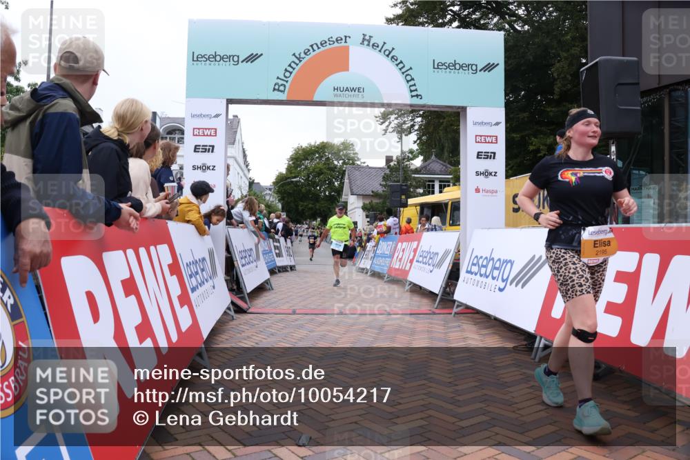 30.08.2026 - Blankeneser Heldenlauf Lena Gebhardt http://msf.ph/oto/10054217 30.08.2026 12:05:41 Ziel 2090, 2195, 2428, 2951, 4381 meine-sportfotos.de