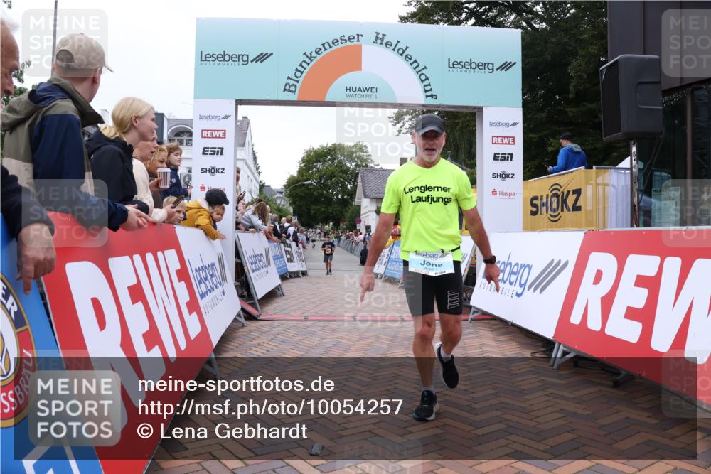 30.08.2026 - Blankeneser Heldenlauf Lena Gebhardt http://msf.ph/oto/10054257 30.08.2026 12:05:43 Ziel 2195, 2428, 2951, 4381 meine-sportfotos.de