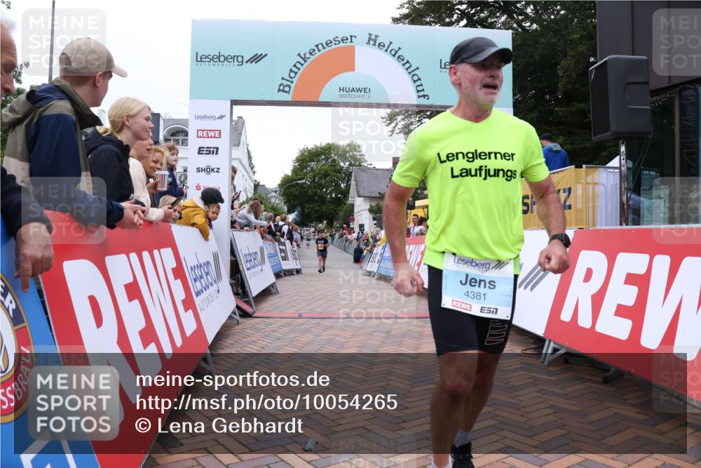 30.08.2026 - Blankeneser Heldenlauf Lena Gebhardt http://msf.ph/oto/10054265 30.08.2026 12:05:44 Ziel 2195, 2428, 2831, 2951, 4381 meine-sportfotos.de
