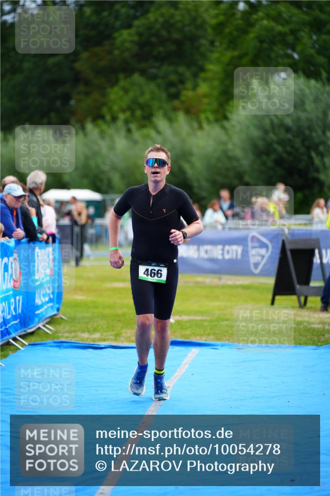 30.08.2026 - Elbe Triathlon Hamburg LAZAROV Photography http://msf.ph/oto/10054278 30.08.2026 10:54:28 Ziel 374, 466 meine-sportfotos.de