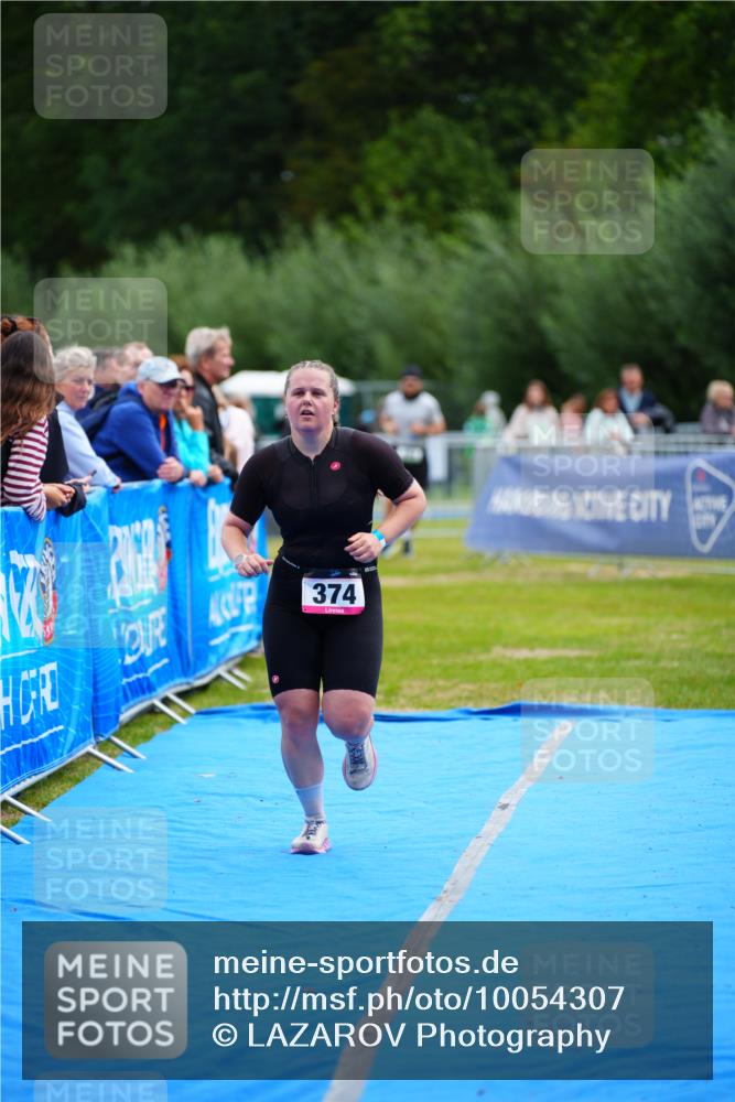 30.08.2026 - Elbe Triathlon Hamburg LAZAROV Photography http://msf.ph/oto/10054307 30.08.2026 10:54:32 Ziel 374, 466 meine-sportfotos.de