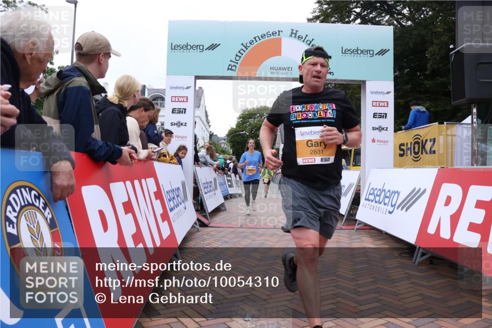 30.08.2026 - Blankeneser Heldenlauf Lena Gebhardt http://msf.ph/oto/10054310 30.08.2026 12:05:50 Ziel 2813, 2824, 2831, 4381 meine-sportfotos.de