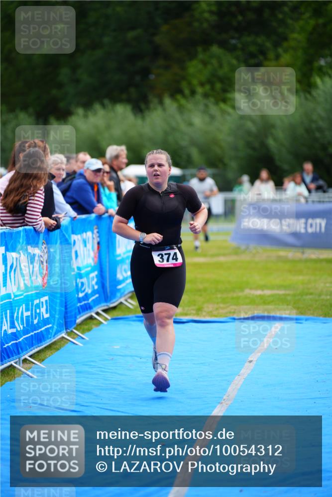 30.08.2026 - Elbe Triathlon Hamburg LAZAROV Photography http://msf.ph/oto/10054312 30.08.2026 10:54:32 Ziel 374, 466 meine-sportfotos.de
