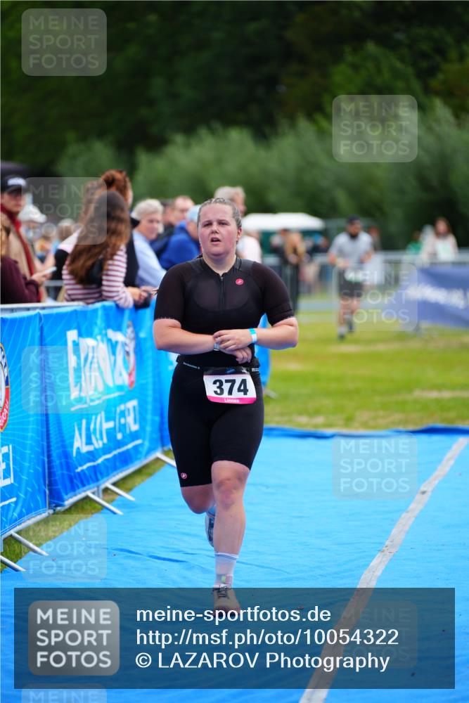 30.08.2026 - Elbe Triathlon Hamburg LAZAROV Photography http://msf.ph/oto/10054322 30.08.2026 10:54:33 Ziel 374, 466 meine-sportfotos.de