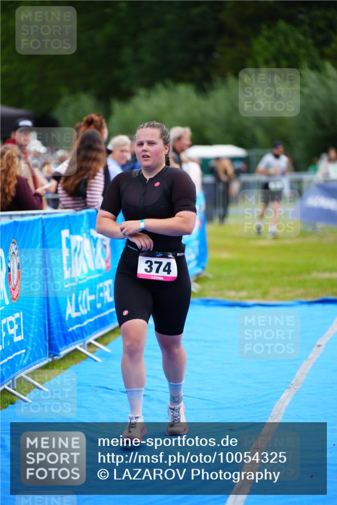 30.08.2026 - Elbe Triathlon Hamburg LAZAROV Photography http://msf.ph/oto/10054325 30.08.2026 10:54:33 Ziel 374, 466 meine-sportfotos.de