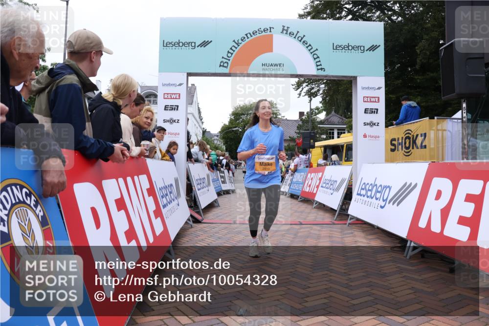 30.08.2026 - Blankeneser Heldenlauf Lena Gebhardt http://msf.ph/oto/10054328 30.08.2026 12:05:51 Ziel 2813, 2824, 2831 meine-sportfotos.de