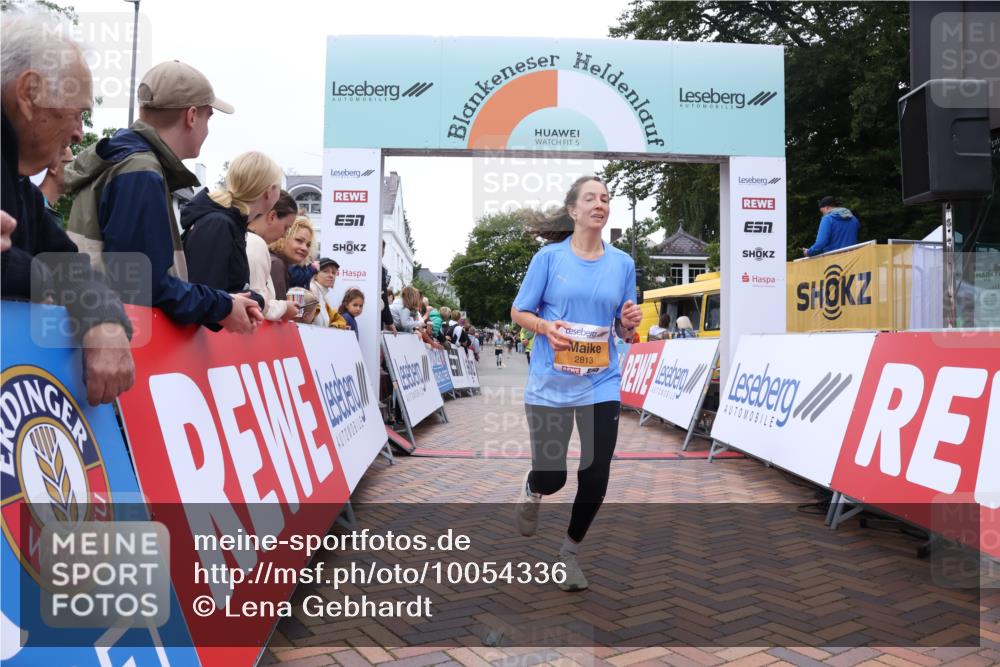 30.08.2026 - Blankeneser Heldenlauf Lena Gebhardt http://msf.ph/oto/10054336 30.08.2026 12:05:51 Ziel 2813, 2824, 2831 meine-sportfotos.de