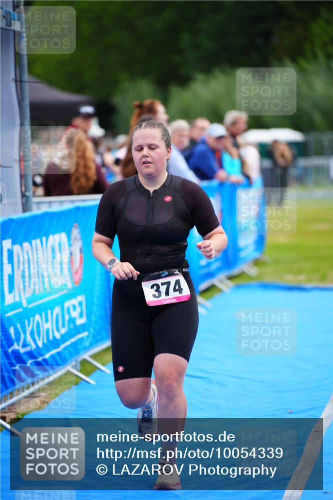 30.08.2026 - Elbe Triathlon Hamburg LAZAROV Photography http://msf.ph/oto/10054339 30.08.2026 10:54:33 Ziel 374, 466 meine-sportfotos.de