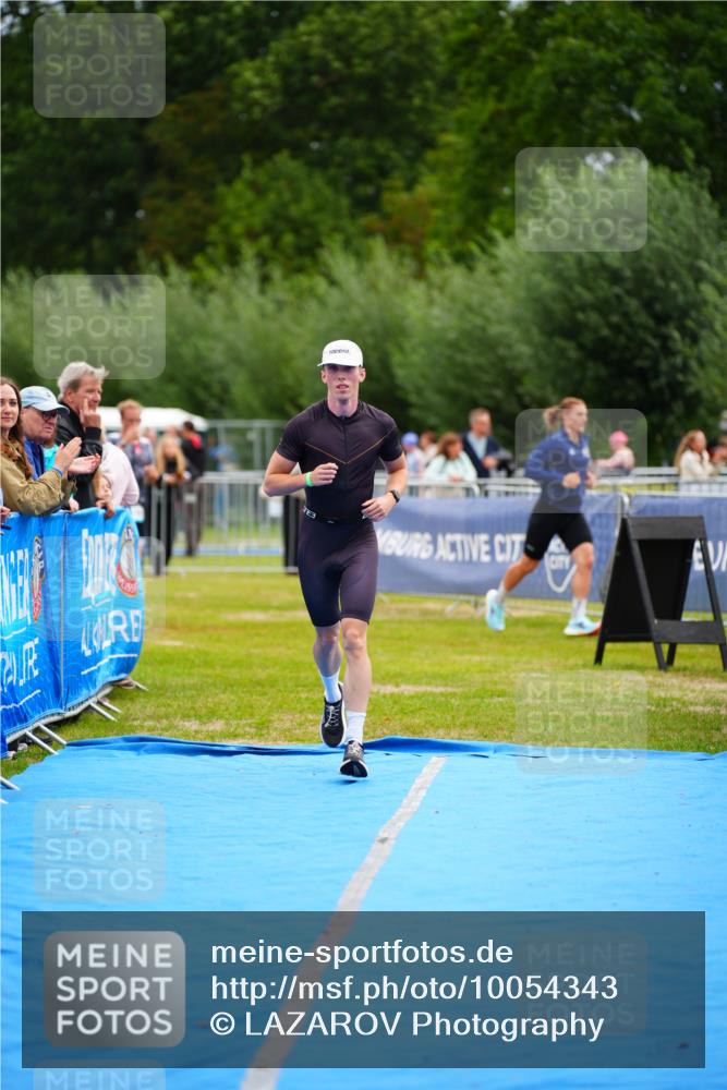 30.08.2026 - Elbe Triathlon Hamburg LAZAROV Photography http://msf.ph/oto/10054343 30.08.2026 10:55:05 Ziel 397 meine-sportfotos.de
