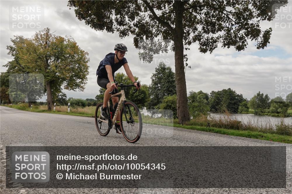 30.08.2026 - Elbe Triathlon Hamburg Michael Burmester http://msf.ph/oto/10054345 30.08.2026 11:02:51 Radfahren 1393, 1412, 1448, 1450 meine-sportfotos.de