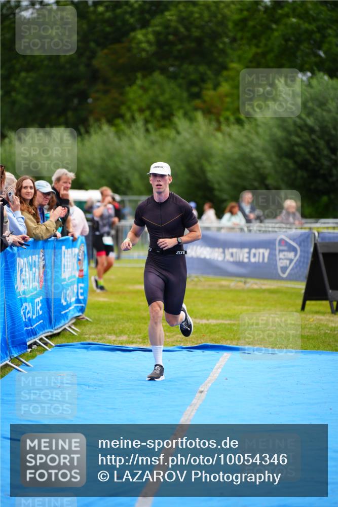 30.08.2026 - Elbe Triathlon Hamburg LAZAROV Photography http://msf.ph/oto/10054346 30.08.2026 10:55:06 Ziel 397 meine-sportfotos.de