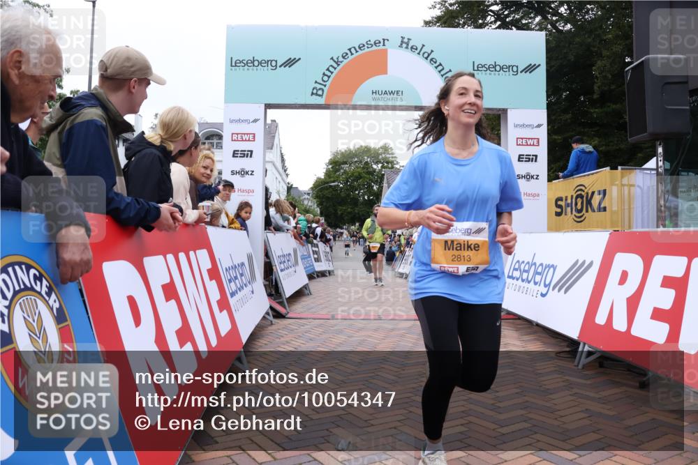 30.08.2026 - Blankeneser Heldenlauf Lena Gebhardt http://msf.ph/oto/10054347 30.08.2026 12:05:52 Ziel 2813, 2824, 2831 meine-sportfotos.de