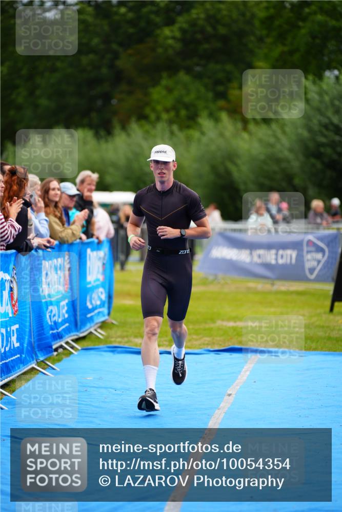 30.08.2026 - Elbe Triathlon Hamburg LAZAROV Photography http://msf.ph/oto/10054354 30.08.2026 10:55:06 Ziel 397 meine-sportfotos.de