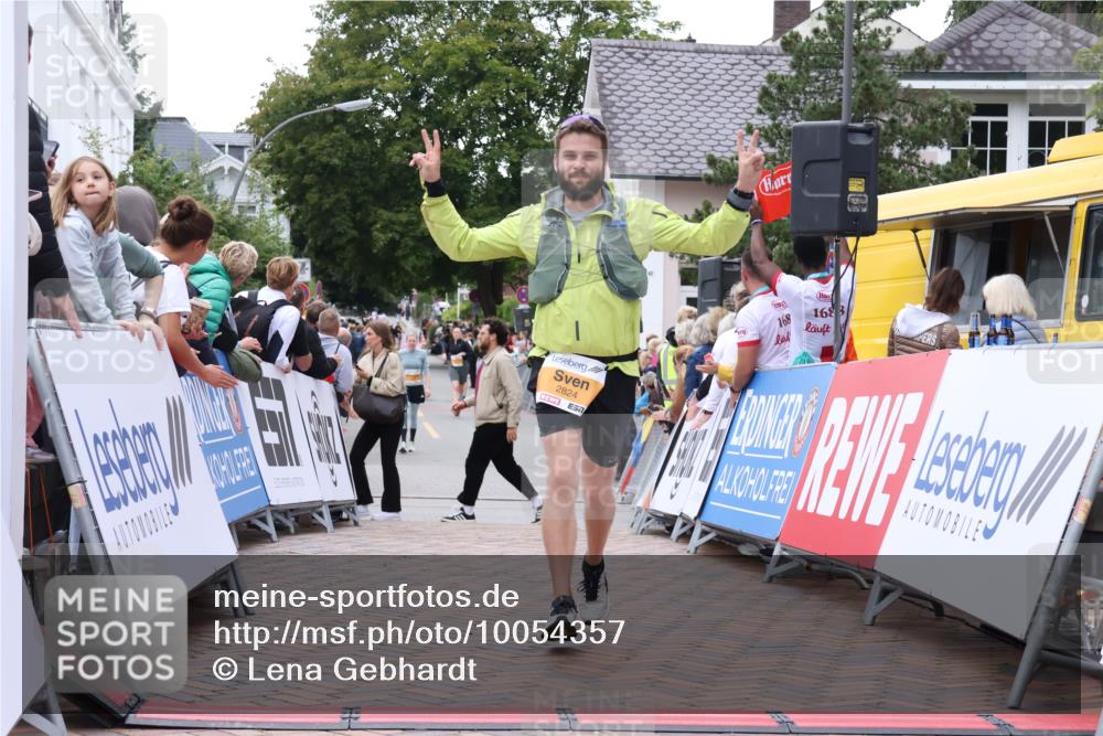 30.08.2026 - Blankeneser Heldenlauf Lena Gebhardt http://msf.ph/oto/10054357 30.08.2026 12:05:53 Ziel 2813, 2824, 2831 meine-sportfotos.de