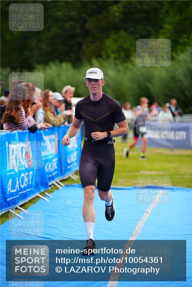 30.08.2026 - Elbe Triathlon Hamburg LAZAROV Photography http://msf.ph/oto/10054361 30.08.2026 10:55:07 Ziel 397 meine-sportfotos.de