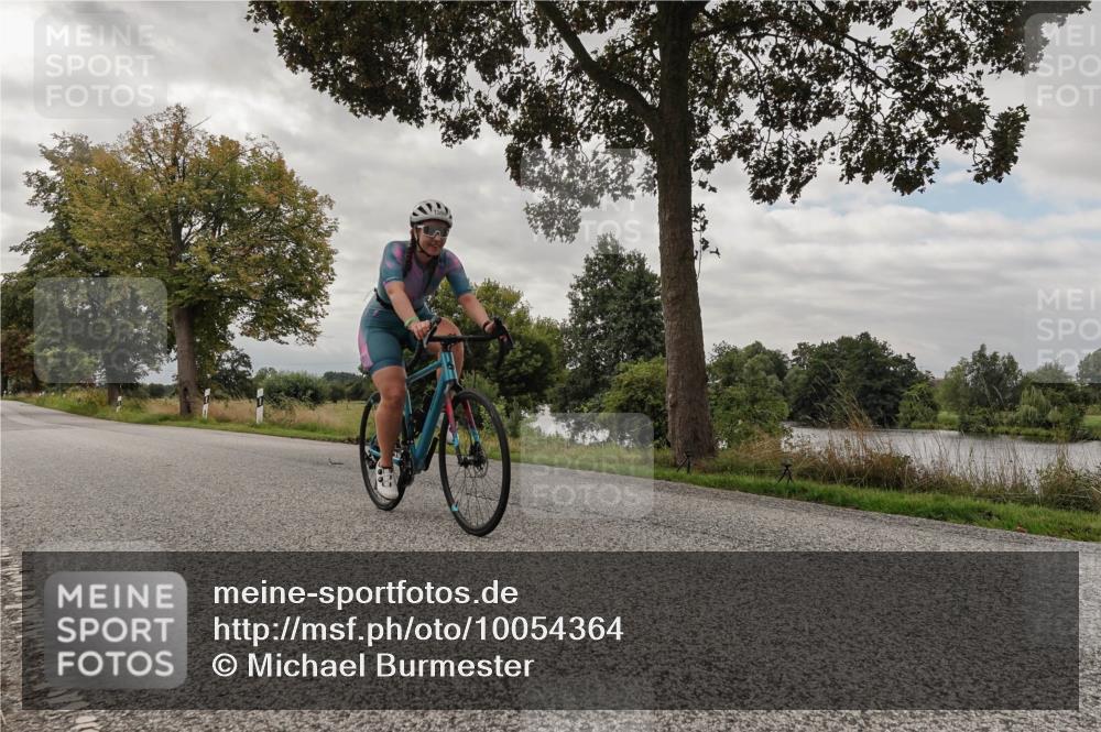 30.08.2026 - Elbe Triathlon Hamburg Michael Burmester http://msf.ph/oto/10054364 30.08.2026 11:03:06 Radfahren 1157, 1394, 1400 meine-sportfotos.de