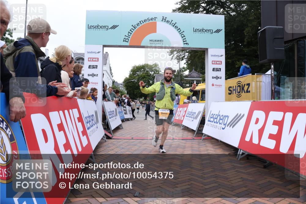 30.08.2026 - Blankeneser Heldenlauf Lena Gebhardt http://msf.ph/oto/10054375 30.08.2026 12:05:54 Ziel 2813, 2824, 2831 meine-sportfotos.de