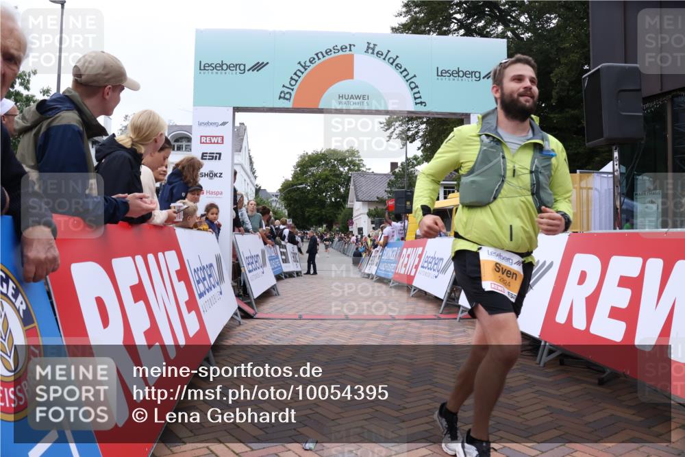 30.08.2026 - Blankeneser Heldenlauf Lena Gebhardt http://msf.ph/oto/10054395 30.08.2026 12:05:55 Ziel 2813, 2824, 2831 meine-sportfotos.de