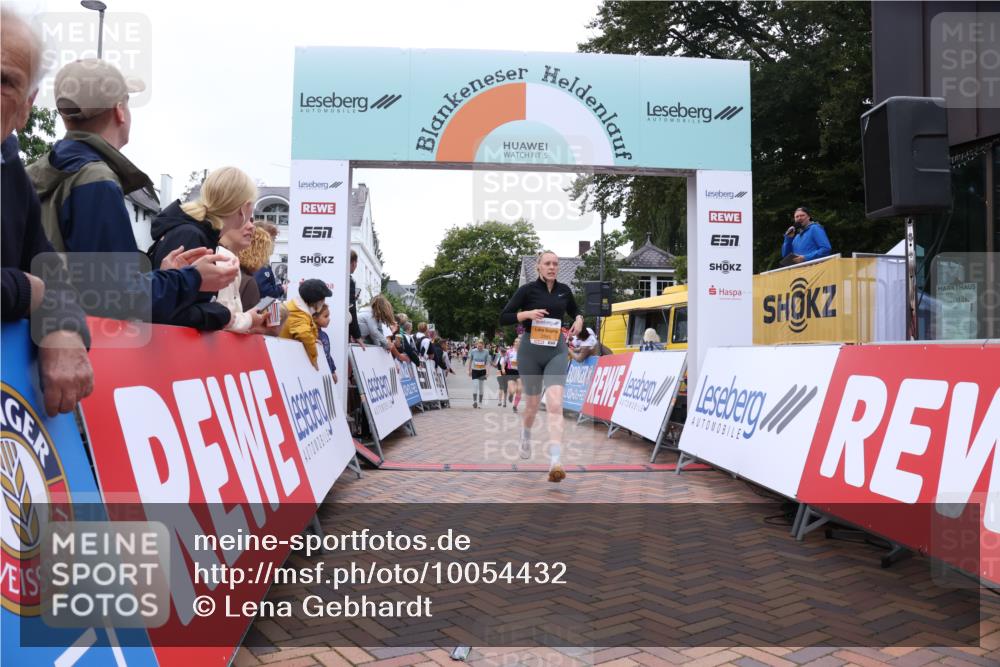 30.08.2026 - Blankeneser Heldenlauf Lena Gebhardt http://msf.ph/oto/10054432 30.08.2026 12:06:03 Ziel 2595, 2936 meine-sportfotos.de