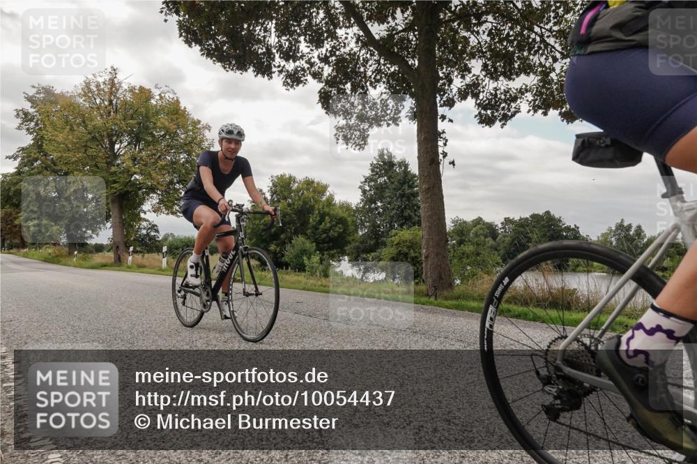 30.08.2026 - Elbe Triathlon Hamburg Michael Burmester http://msf.ph/oto/10054437 30.08.2026 11:04:33 Radfahren 820, 1169, 1295, 1392, 1403, 1404 meine-sportfotos.de