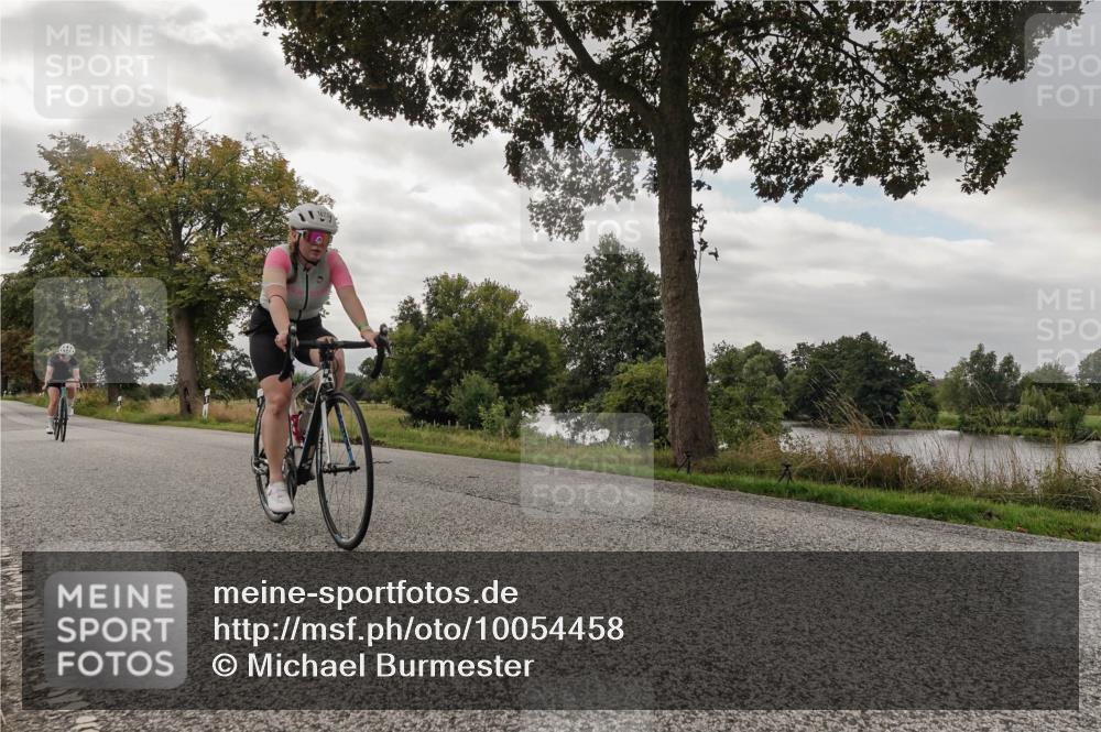 30.08.2026 - Elbe Triathlon Hamburg Michael Burmester http://msf.ph/oto/10054458 30.08.2026 11:04:55 Radfahren 801, 1391, 1425 meine-sportfotos.de