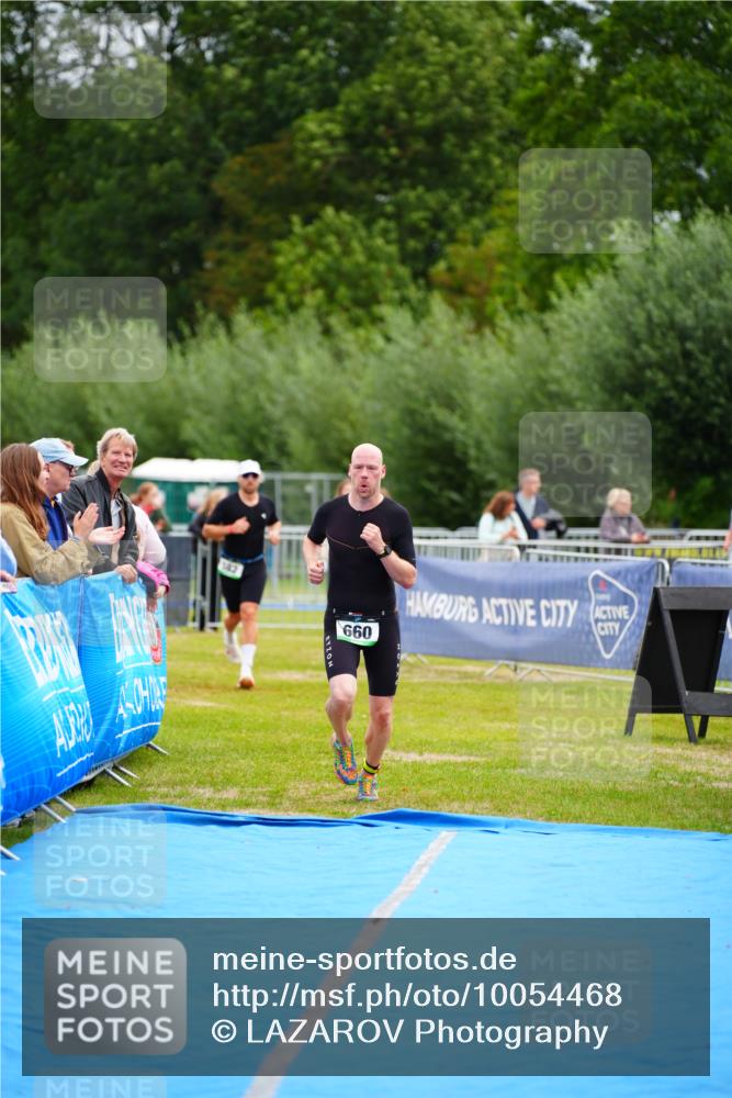 30.08.2026 - Elbe Triathlon Hamburg LAZAROV Photography http://msf.ph/oto/10054468 30.08.2026 10:55:34 Ziel 582, 660 meine-sportfotos.de