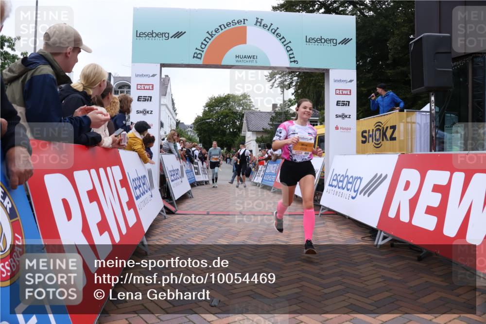 30.08.2026 - Blankeneser Heldenlauf Lena Gebhardt http://msf.ph/oto/10054469 30.08.2026 12:06:06 Ziel 2199, 2594, 2595, 2936 meine-sportfotos.de